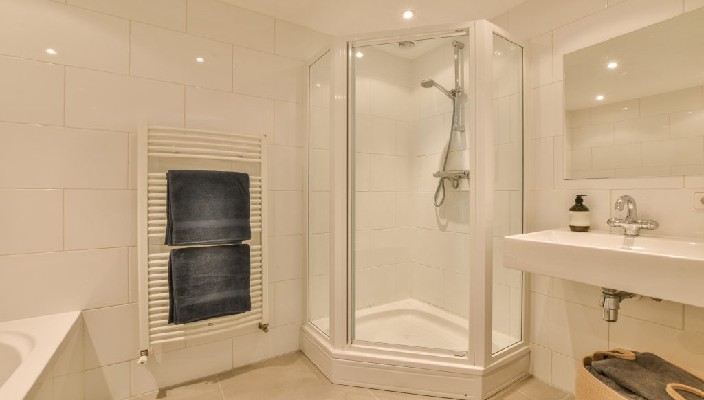 Transforma tu baño: guía para cambiar la bañera por un plato de ducha 5 plato de ducha