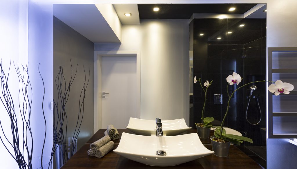 Ideas de decoracion con mamparas de ducha negras elegancia y estilo